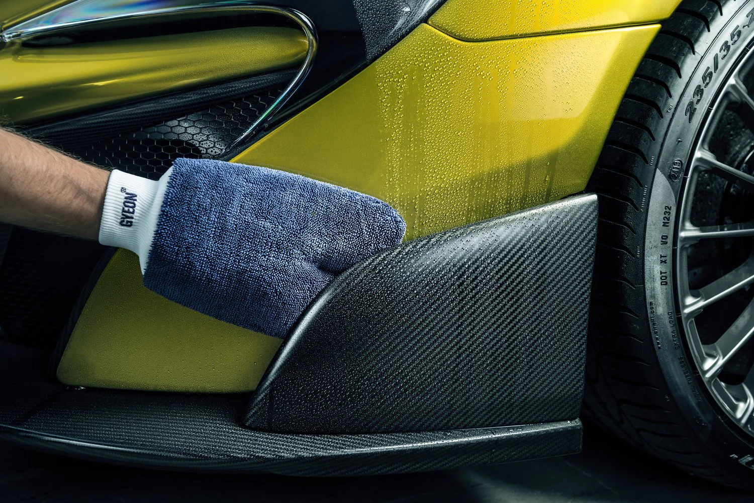 Gyeon Q²M SilkMitt Microfiber Drying/Wash Mitt - Image 3