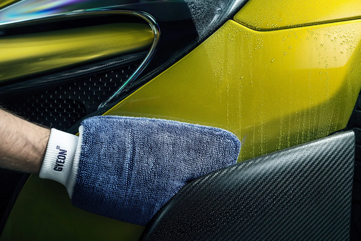 Gyeon Q²M SilkMitt Microfiber Drying/Wash Mitt - Image 4