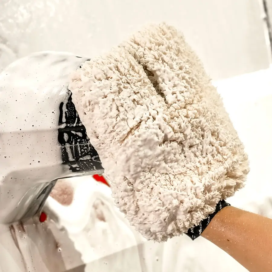Maxshine Ultra Plush Microfiber Mitt 650GSM - Image 3