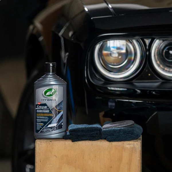 Turtle Wax HS Ceramic Acrylic Black Polish 14oz - Image 2